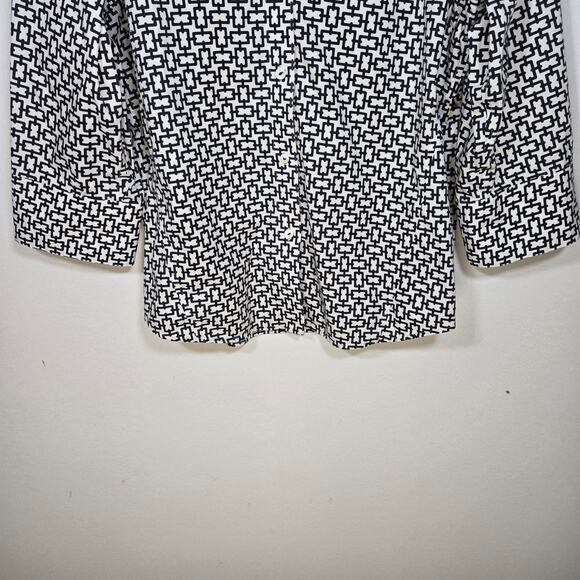 Foxcroft Women's Black And White Geometric Chain Design. Size Large - Picture 9 of 9